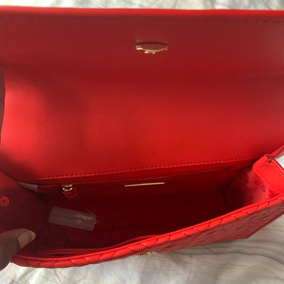 Tory Burch Fleming Convertible Shoulder Bag - Picture 4 of 6